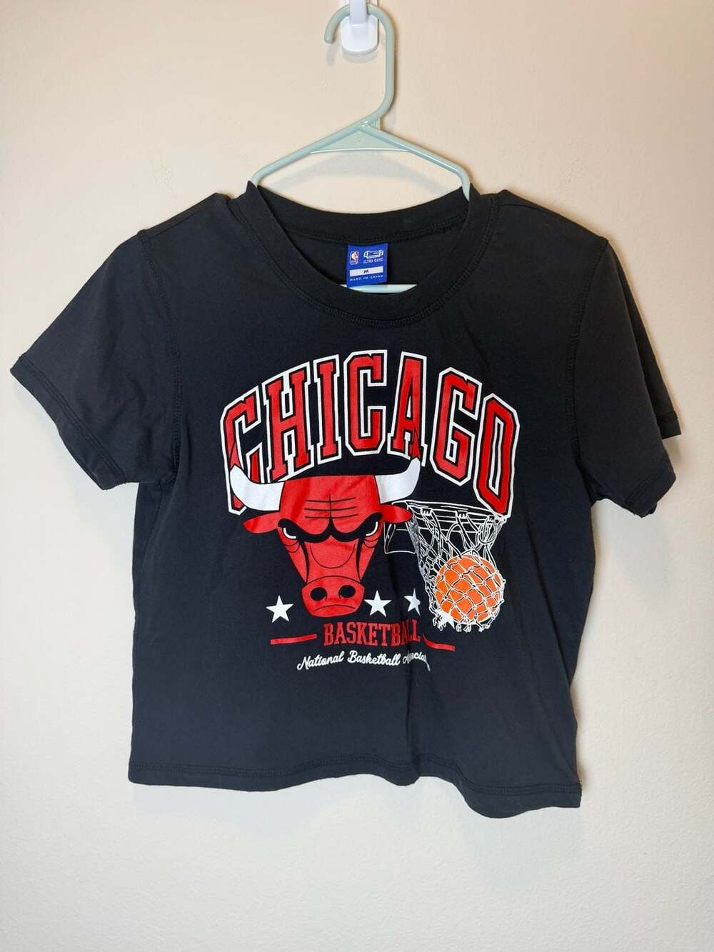 Ultra Game NBA Chicago Bulls Crop Top Size M Black Baby Tee